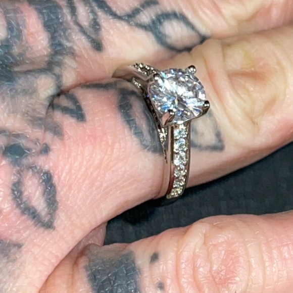 Sterling Silver CZ engagement ring - Picture 3 of 9
